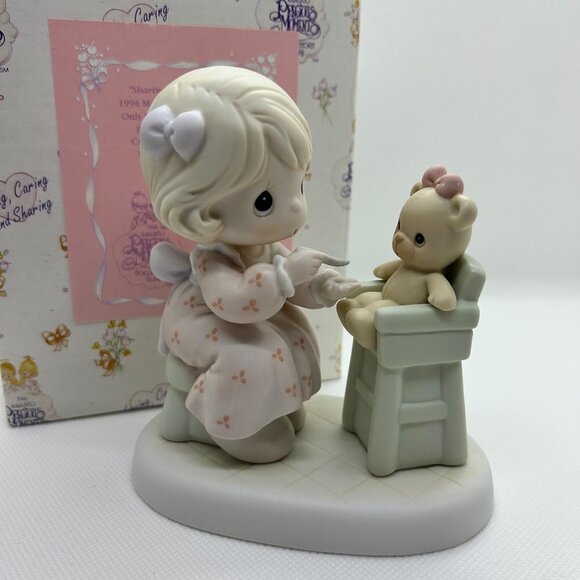 Precious Moments "Sharing" 1994 Members Only Figurine - Picture 1 of 3